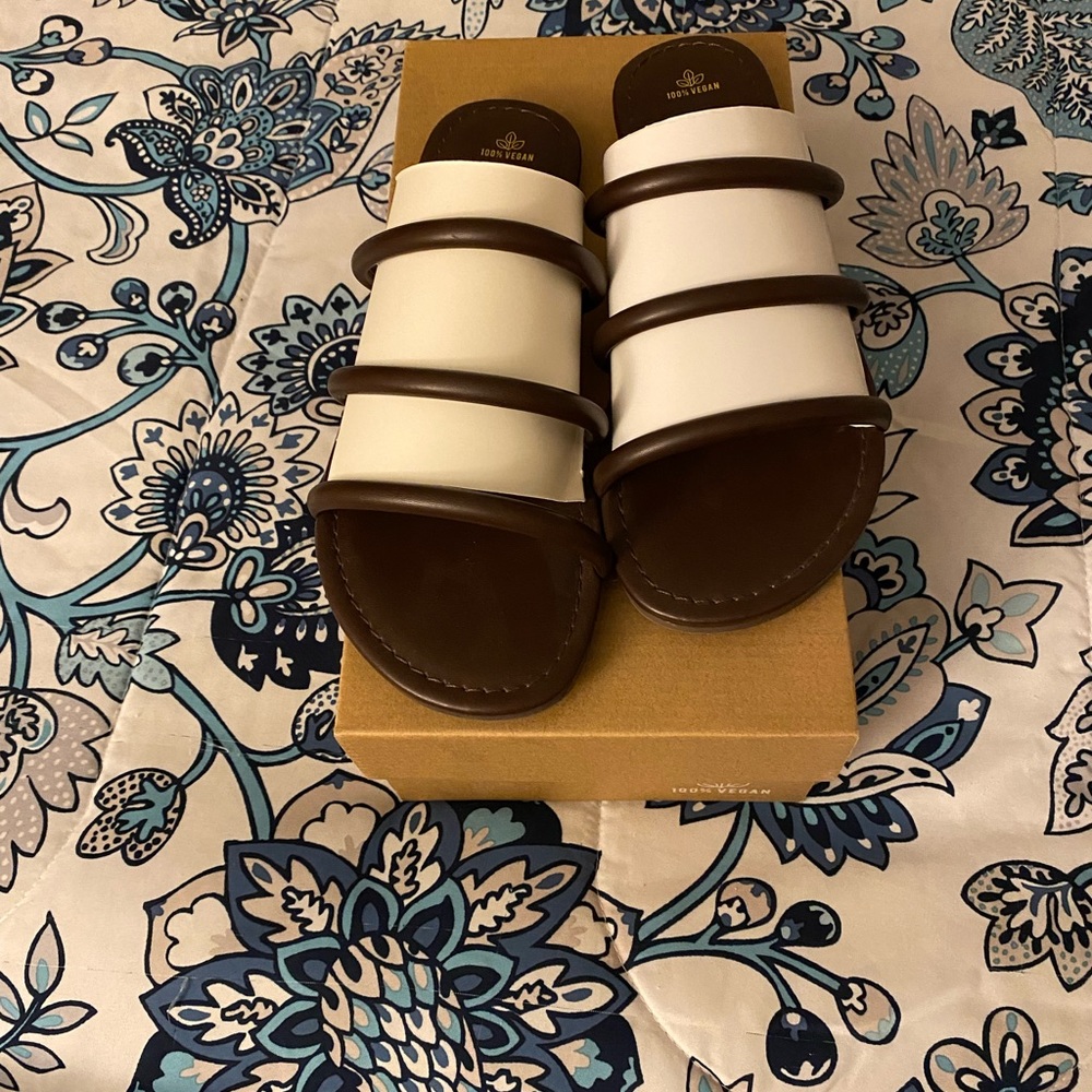 WMNS Sandals